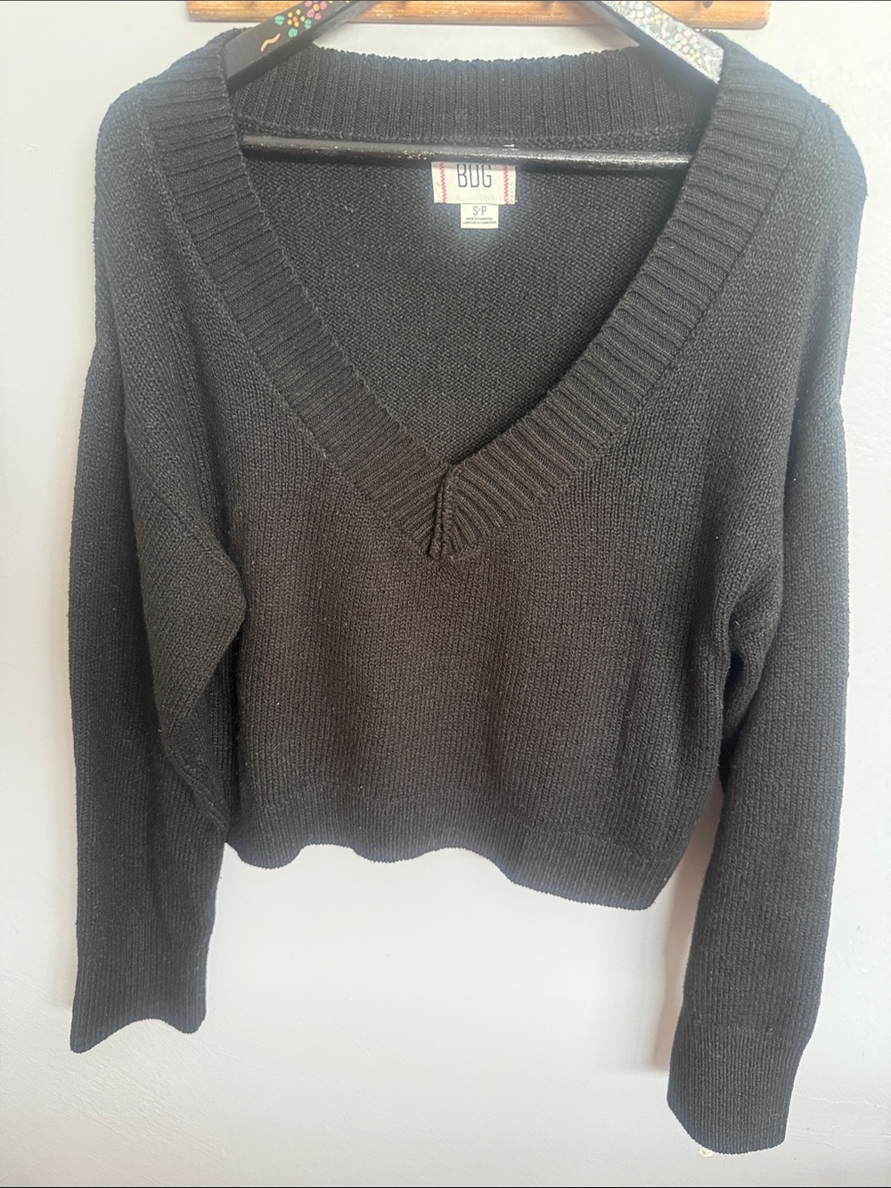 BDG by UO Black Cropped Deep V-Neck Sweater. Small